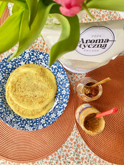 Naleśniki orkiszowe z dodatkami – masło orzechowe i domowy dżem